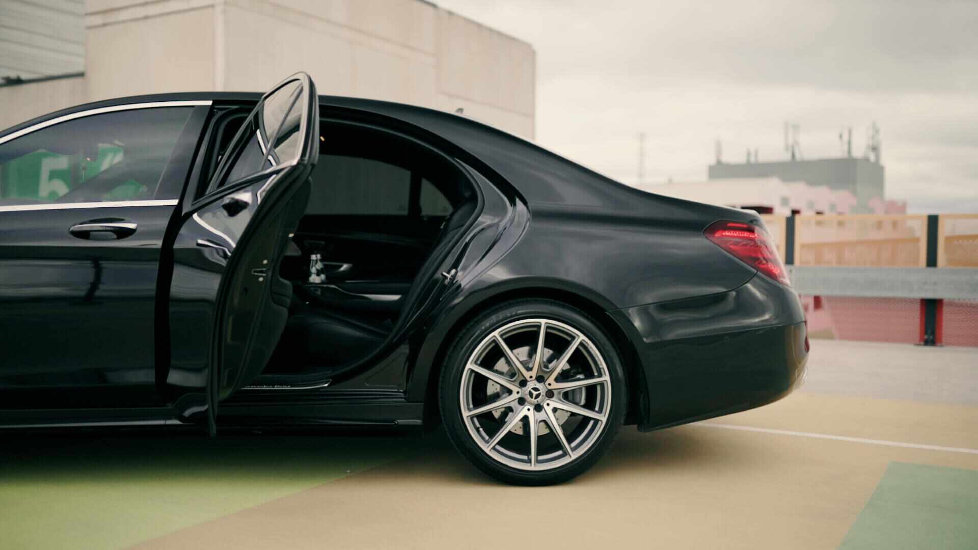 What Can a chauffeur Service Do For Your Business Trip 